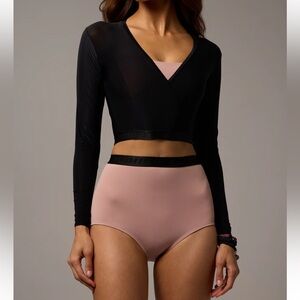 Black Body Gloss Crop